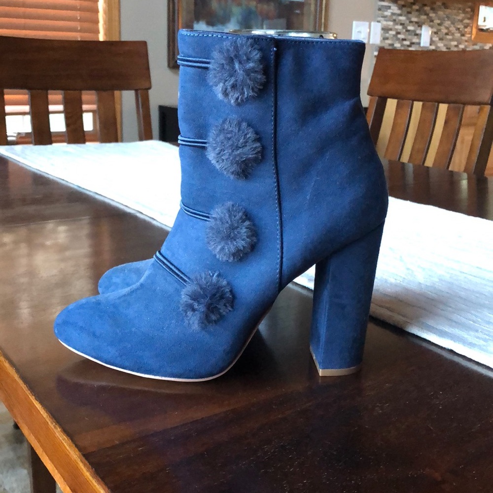 “Just Fab” adorable ankle boots